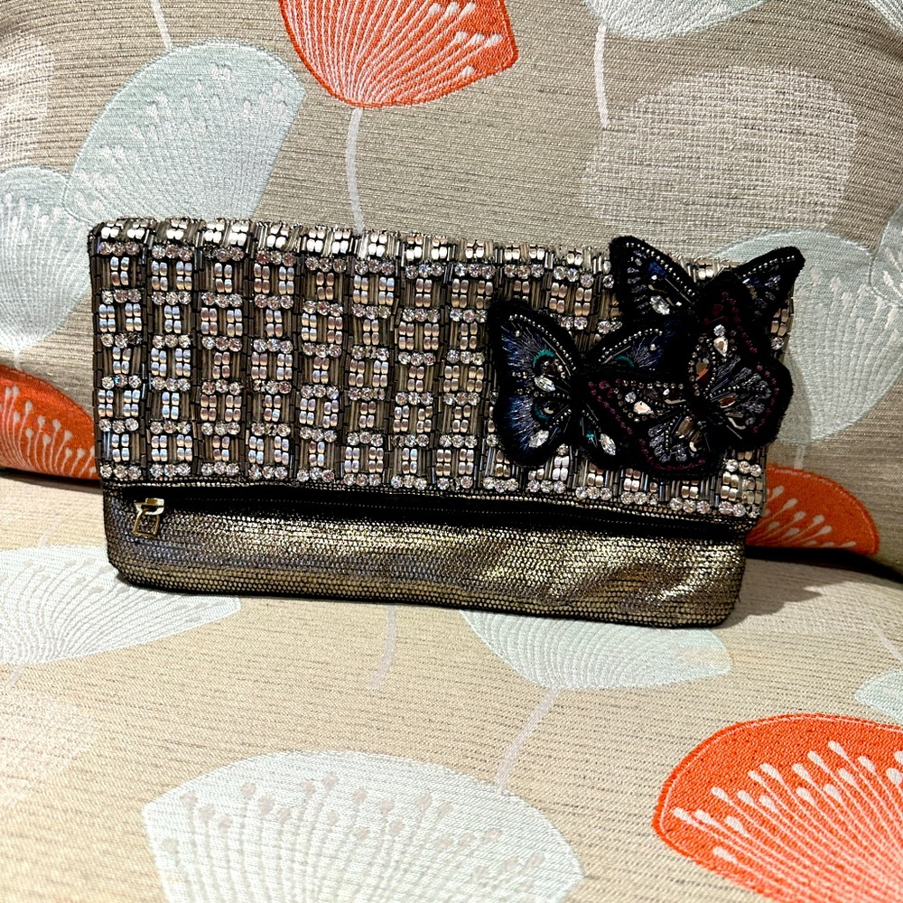 Beads clutch